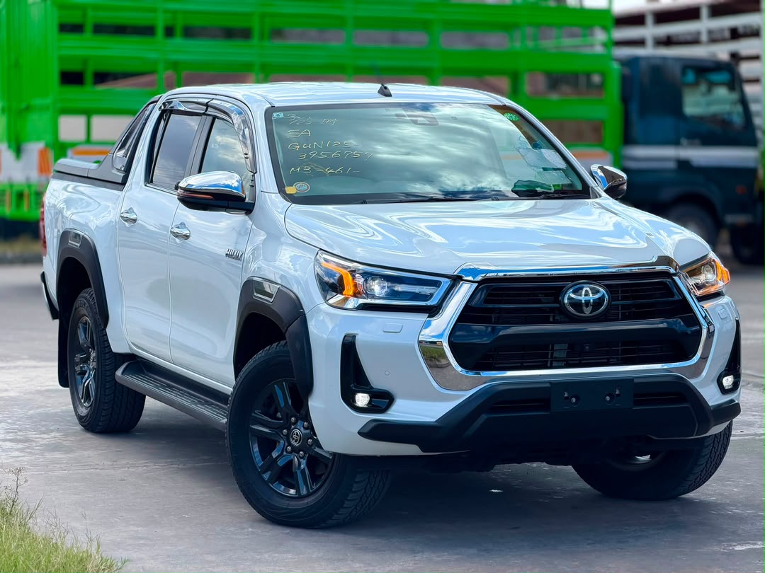 HILUX DOUBLE CABIN thumbnail 8